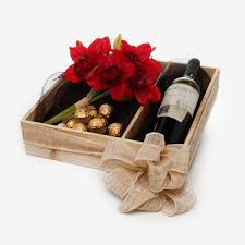 The snobs may turn their nose up at the sight of a white box showing a heavy pour. Diy Wooden Wine Gift Box Hamper Gift Ideas Koch