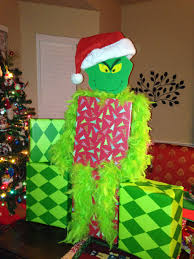 Easy Grinch Table Centerpiece Grinch Christmas Decorations Grinch Christmas Party Christmas Party Centerpieces