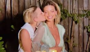 As atrizes vitória strada e marcella rica sofreram ataques homofóbicos em uma postagem no instagram que aparecem se beijando. Vitoria Strada Mostra Pedido De Casamento Por Marcella Rica