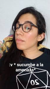 Hazle caso al Patito cholo bebé, se ve muy rudo. 🔪🐥✨ Sígueme en Instagram  @pansenpai.art @bazardelapan En IG se suben las ilustraciones con mejor  calidad 💕✨