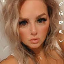 Tonia Garnett's Instagram, Twitter & Facebook