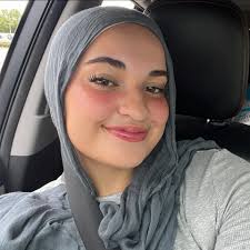 Hi everyone, I am hoping to move to fort lauderdale sometime this year.  Preferably mid to late summer. I am 25 years old and looking for something  not crazy expensive but in