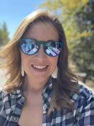 Heather Manzano's Instagram, Twitter & Facebook