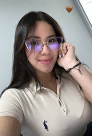 Hi, would you help me change the background? Thanks, don't overdo it.