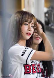Support iz*one ≪ thclips 「 moments」 hyunjin x yuri | at mama2018 and sma2019 fandom : Visual Appreciation Post For Yuri Because She Is So So Beautiful And No One Wants To Talk About It Produce48