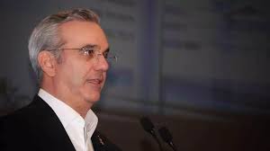 Revista Banca :: Abinader: Esperamos reunirnos con los hoteles y  restaurantes para tratar reforma fiscal