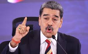 Trump attacca il Venezuela, esplosioni a Caracas. Le news del 3 gennaio