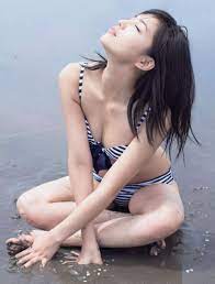 川口春奈の最新ビキニでシコれる水着グラビア画像 | エロ画像 PinkLine