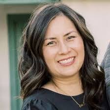 Janelle Knapp's Instagram, Twitter & Facebook