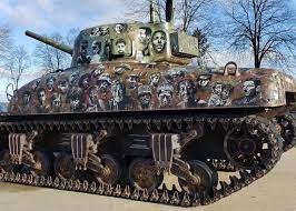 Orașul este la 12 km (7,5 mi) distanță de granița cu luxemburg. Bastogne And Battle Of The Bulge Tour Audley Travel