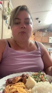 Solo Brava Y Comiendo Esta Contenta