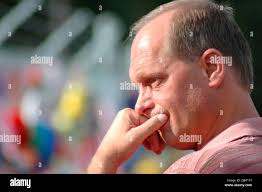 Soldiers looking back hi-res stock photography and images