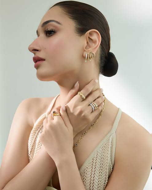 ✨ Tamannaah Bhatia 🩶✨ Grace, glamour, and effortless elegance—Tamannaah Bhatia proves once again that true style never goes out of fashion. Every look she carries is a perfect blend of confidence and