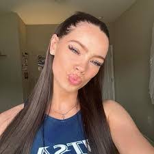 Eve Elmore's Instagram, Twitter & Facebook