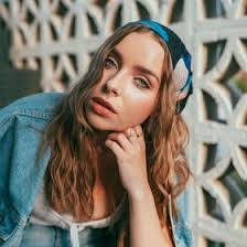 Rachel Ullman's Instagram, Twitter & Facebook