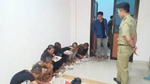 Pendaftaran seleksi calon pegawai negeri sipil (cpns) dan pegawai pemerintah dengan perjanjian kerja (pppk) resmi diundur. Satpol Pp Demak Titipkan Anak Anak Jalanan Di Panti Rehabilitasi Selama 6 Bulan Tribun Jateng