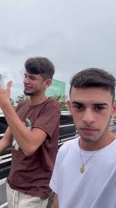 Casal Gay Viralizou No Shopping