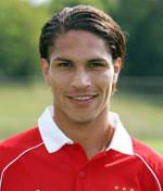 I was just lying on the bench with the physios when he came in and said: Jose Paolo Guerrero Bayern Munchen Dfb Pokal 2005 06 Spielerprofil Kicker