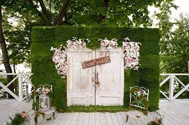 Selain itu, dekorasi ini juga mengambil tema instagram sebagai bingkai foto yang disediakan. 25 Creative Wedding Photography Booth Ideas How To Create A Photo Booth For Wedding Reception