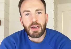 Chris Evans publica sin querer su 'pack' en Instagram