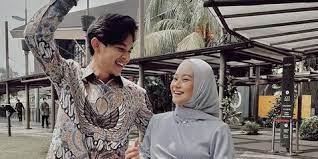 Wah, selamat ya rey atas pernikahannya dengan dinda hauw. Smx6swg283rb4m