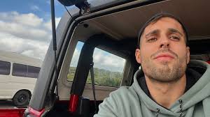 My provisionally studio for the next 8 weeks: I've planned to move to a  bigger room in my house with all new furniture and cables, I've dismantled  all equipment already. Then I