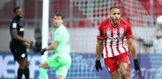 Στην αναμέτρηση της 9ης αγωνιστικής των play off της super league αποφασίστηκε να γίνει η απονομή του 46ου πρωταθλήματος στους «ερυθρόλευκους». Olympiakos Paok 3 0 Ka8arise Ton Titlo Me Maestro El Arampi E8nos