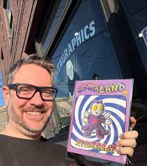 I really admire the art and comics of local artist @at0mivan. He's got a  show at Fantagraphics and I got his awesome comic Spiderbat/Cattercat.  Recommended.