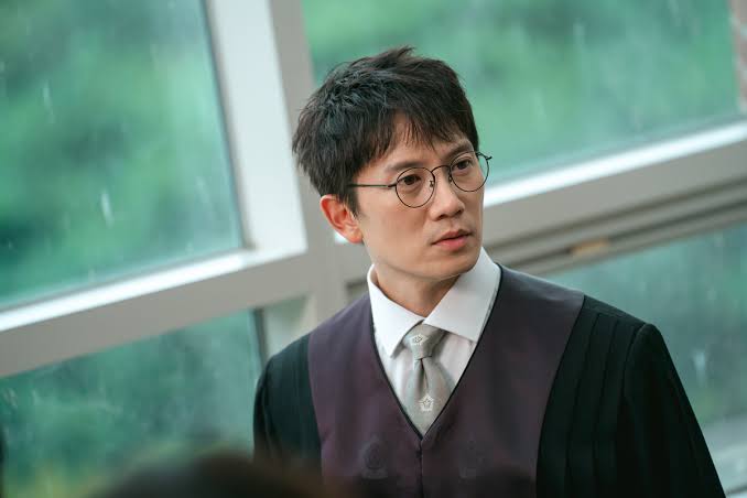Experiência de entretenimento assistindo k-dramas em telas digitais