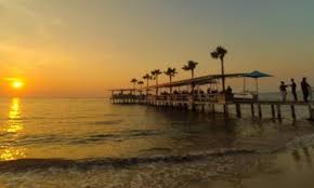 Tidak di area utama, namun kami berhenti di pinggir. Indahnya Pantai Teluk Awur Destinasi Pantai Favorit Di Jepara Java Travel