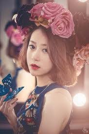 Kieu Ha's Instagram, Twitter & Facebook