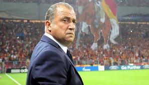 Fatih terim, pfdk'dan aldığı 4 maçlık ceza sebebiyle fenerbahçe derbisinde takımın başında görev yapamayacak. Fatih Terim In Galatasaray Daki Son Yenilgisi Fenerbahce Ye Karsi