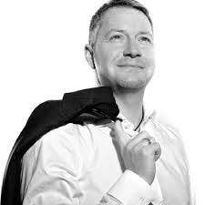 Dennis Bach's Instagram, Twitter & Facebook