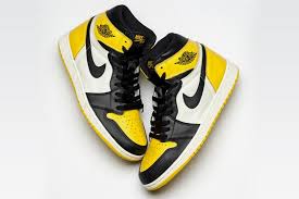 Unlike og jordan 1 designs that feature double stitch reinforcement, the volt gold utilizes single stitch. Air Jordan 1 Yellow Toe Black White Ar1020 700 Release Date Sbd