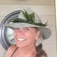 Karen Berggren's Instagram, Twitter & Facebook