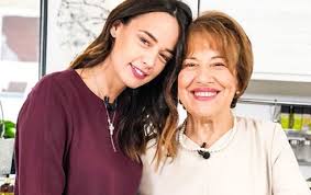 Romanian tv host, style icon, healthy living promoter, motivational speaker and ngo activist. Mama Andreei Raicu A Avut Coronavirus Vedeta A FÄƒcut MÄƒrturisiri Cu Lacrimi In Ochi Au Fost Cele Mai Crunte SÄƒptÄƒmani Din ViaÈ›a Mea Tacataca Ro