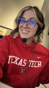 Amelia Pearson's Instagram, Twitter & Facebook