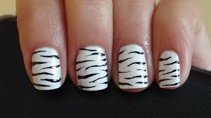 Como en el caso anterior, el primer paso será aplica una capa. Unas Animal Print 2020 Unas2020 Com