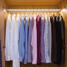 Spécialement conçu pour aménager au plus juste les espaces, on retrouve souvent parmi les équipements et accessoires de dressing d'angle, des penderies (avec barre de penderie en angle) et. Tringle Lumineuse Pour Penderie Lux Et Deco Reglette Led