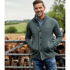Pièce souvent négligée du vestiaire masculin, le cardigan, qu'il soit fin ou en maille plus épaisse, est pourtant capable de vite. Cardigan Homme Laine Fermeture Boutons Cdiscount