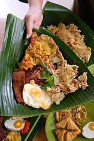 Ra ono tunggale. begitulah saat saya diajak bu ana bambang setyawan santap malam di pecel pincuk madiun ibu cantik di depan stasiun madiun. Pecel Pincuk Ibu Ida Gading Serpong Tangerang Anakjajan Com