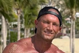 Andy Elliott's Instagram, Twitter & Facebook