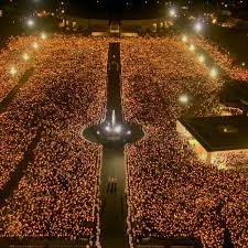 Milhares de pessoas assistiram à procissão das velas, este domingo, no santuário de fátima. Santuario De Fatima Procissao Das Velas 12 De Maio De 2019 Facebook