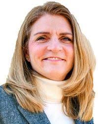 Lisa Holland's Instagram, Twitter & Facebook