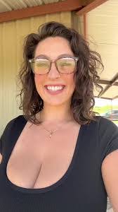 Taryn Jansen's Instagram, Twitter & Facebook