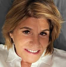 The origin story of how Kaitlin Olson outbid Rob McElhenney