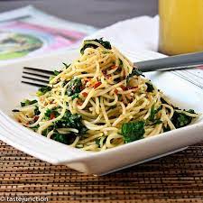 Taste Junction Go Green With Spinach Spaghetti Spaghetti Recipes Easy Recipes Food