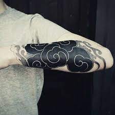 Maybe you would like to learn more about one of these? Dark Japanese Cloud Tattoo Schwarze Tattoos Tattoos Arm Mann Wolken Tattoo