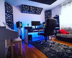 A Clean Home Studio Setup With Monitors From Krk By Tunnabeatz Musicstudio Home Music Rooms Home Studio Setup Home Recording Studio Setup
