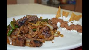 Este otro ejemplo es de pollo cocinado con arroz, hígado, verduras y perejil. Como Hacer Higado Encebollado Salteado Chucheman1 2013 Youtube